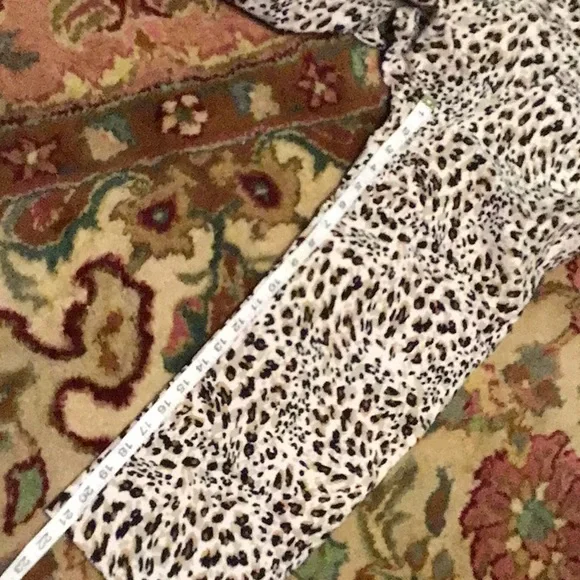 ZAC & RACHEL CHEETAH PRINT CAPRI PANTS WITH TUMMY-SLIMMING MESH PANEL. - Picture 6 of 10